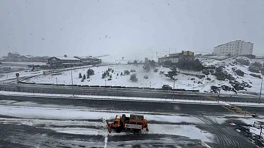 Mayıs karı Erciyes'i beyaza bürüdü