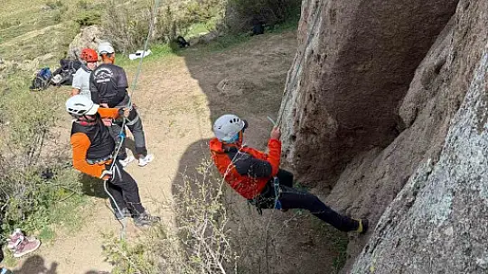Mazaka Artıbir Dağcılık Kulübü'nden Kayseri'de örnek bir eğitim: Yaz dağcılık eğitimi başarıyla tamamlandı