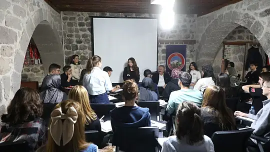 Mektep Melikgazi'de eğitim alan gençler topluma ışık olacaklar