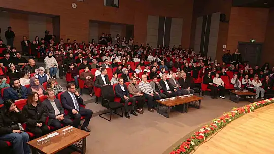 Mektep Melikgazi öğrencilerinin hazırladığı tiyatro oyunu büyük alkış topladı