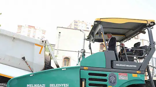 Melikgazi Belediyesi, 17 bölgede yol çalışması yapıyor
