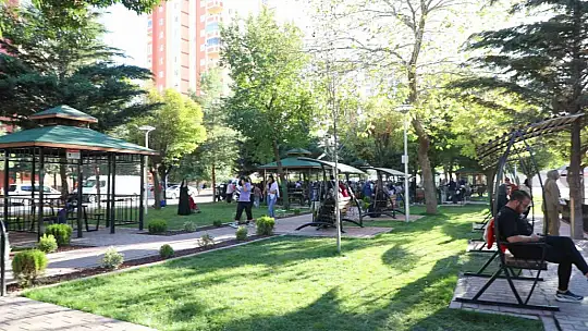 Melikgazi Belediyesi, Bahçelievler Mahallesi'ndeki parkı yenileyerek yaşam alanına dönüştürdü