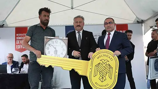 Melikgazi Belediyesi Battalgazi'de 300 daire teslimi ve kura töreni gerçekleştirdi