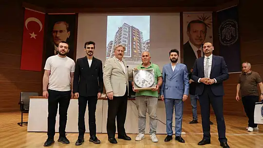 Melikgazi Belediyesi, Battalgazi'deki hak sahiplerini yeni evlerine kavuşturdu