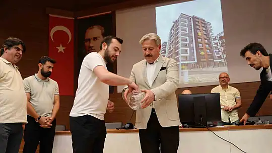Melikgazi Belediyesi, Battalgazi'deki hak sahiplerini yeni evlerine kavuşturdu