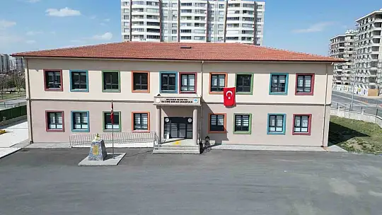 Melikgazi Belediyesi eğitim yatırımlarıyla takdir topluyor