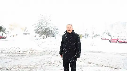 Melikgazi Belediyesi ekipleri karla mücadele için sahada