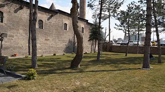 Melikgazi Belediyesi Lale Camii Ve Külliyesi'ni güzelleştiriyor