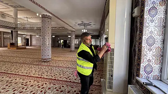 Melikgazi Belediyesi'nden bayram öncesi kapsamlı cami ve mezarlık temizliği