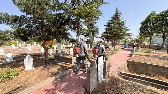 Melikgazi Belediyesi'nden bayram öncesi kapsamlı cami ve mezarlık temizliği