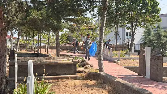 Melikgazi Belediyesi'nden bayram öncesi kapsamlı cami ve mezarlık temizliği
