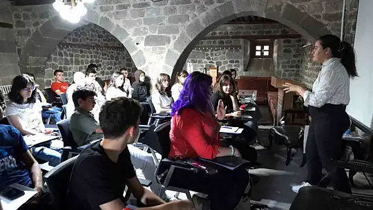 Melikgazi Belediyesi'nden gençlere ücretsiz ingilizce konuşma atölyesi