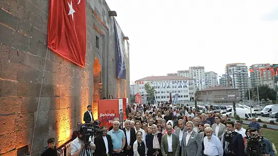 Melikgazi Belediyesi'nin Kumaştan Hikayeler Sergisi unutulmaz anlara tanıklık etti