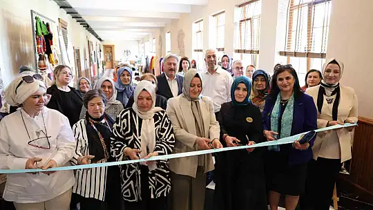 Melikgazi Belediyesi'nin kurslarındaki bir yıllık emek görücüye çıktı