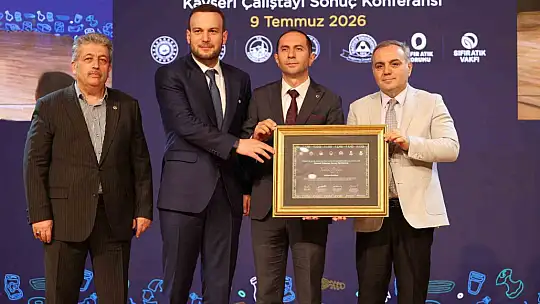 Melikgazi Belediyesi'nin sıfır atık başarısına teşekkür plaketi
