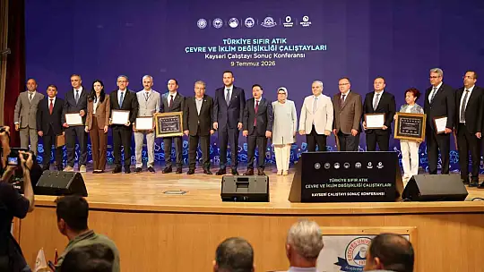 Melikgazi Belediyesi'nin sıfır atık başarısına teşekkür plaketi
