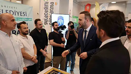 Melikgazi Belediyesi'nin sıfır atık başarısına teşekkür plaketi