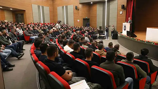 Melikgazi Belediyesi Park ve Bahçeler personeline 'Ağaç Bakım Sırları' anlatıldı