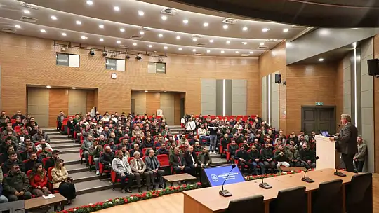 Melikgazi Belediyesi Park ve Bahçeler personeline 'Ağaç Bakım Sırları' anlatıldı