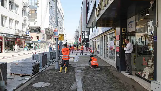 Melikgazi Belediyesi şehrin merkezine estetik katmaya devam ediyor