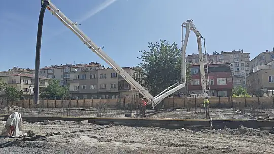 Melikgazi'de 72 daire ve 13 dükkanın temeli atıldı