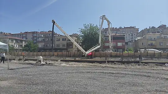 Melikgazi'de 72 daire ve 13 dükkanın temeli atıldı