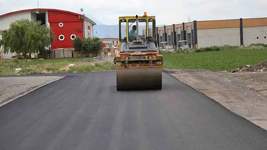 Melikgazi'de asfalt çalışmaları hızla devam ediyor