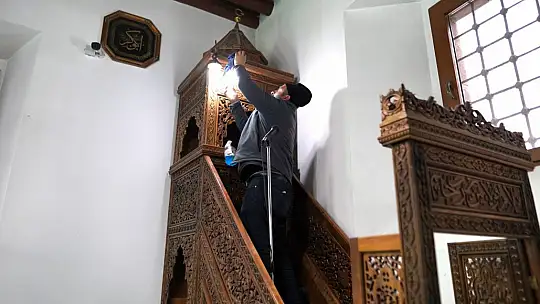 Melikgazi'de camiler Ramazan için temizleniyor