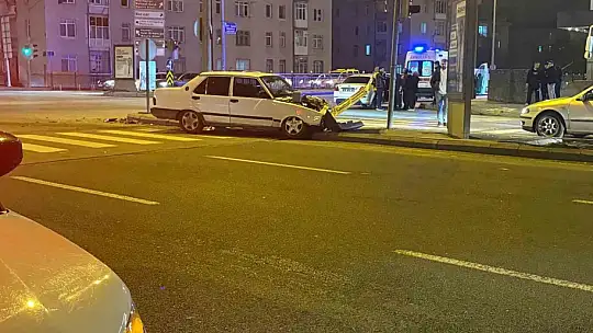 Melikgazi'de iki otomobil kavşakta çarpıştı