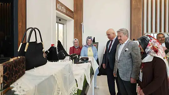 Melikgazi'de kadınların bin bir emekle yaptığı el ürünleri sergisi göz kamaştırdı