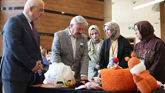 Melikgazi'de kadınların bin bir emekle yaptığı el ürünleri sergisi göz kamaştırdı