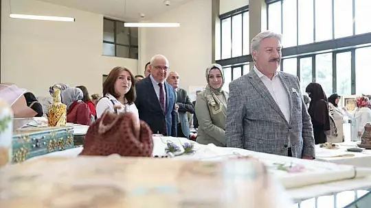 Melikgazi'de kadınların bin bir emekle yaptığı el ürünleri sergisi göz kamaştırdı