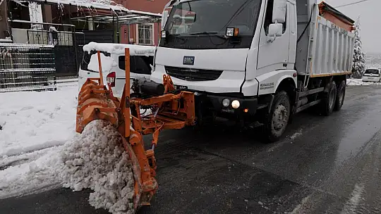 Melikgazi'de karla mücadele çalışmaları kesintisiz devam ediyor