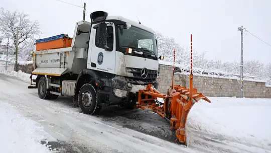 Melikgazi'de karla mücadele çalışmaları kesintisiz devam ediyor