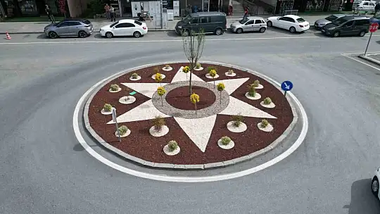 Melikgazi'de kavşak ve refüjler beğeni topladı