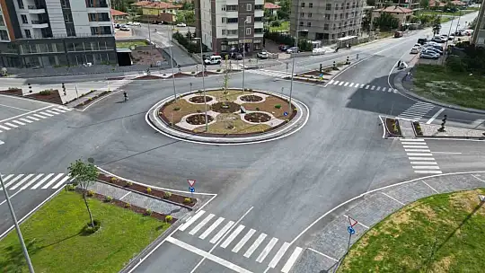 Melikgazi'de kavşak ve refüjler beğeni topladı