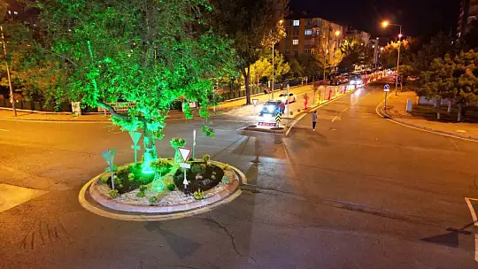 Melikgazi'de kavşak ve refüjler beğeni topladı