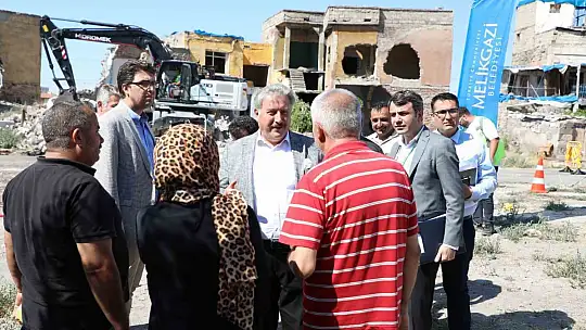 Melikgazi'de metruk 5 yapı yıkıldı