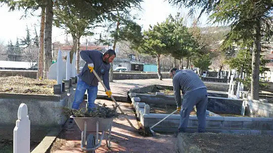 Melikgazi'de mezarlıklar bayram için temizlendi
