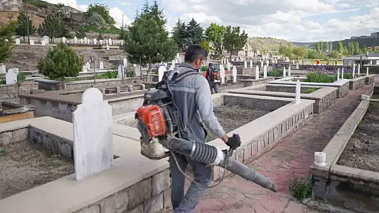 Melikgazi'de mezarlıklar bayrama hazırlanıyor