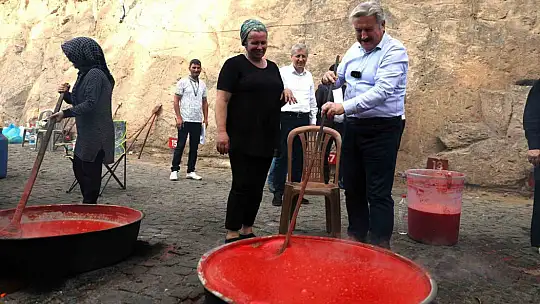 Melikgazi'de salçalar kaynamaya başlıyor