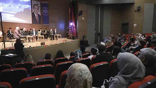Melikgazi'den anlamlı aile ve kahramanlık şiir dinletisi