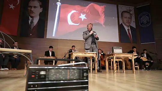 Melikgazi'den anlamlı aile ve kahramanlık şiir dinletisi