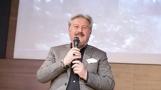Melikgazi'den anlamlı aile ve kahramanlık şiir dinletisi