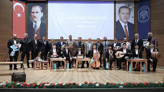 Melikgazi'den anlamlı aile ve kahramanlık şiir dinletisi