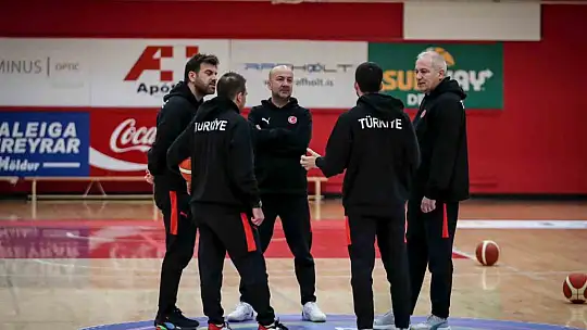 Melikgazi Kayseri Basketbol Antrenörü Özsarı, sezonu değerlendirdi