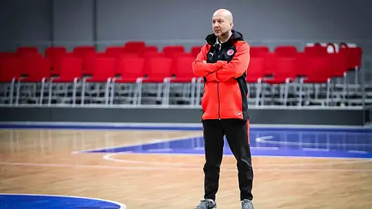 Melikgazi Kayseri Basketbol Antrenörü Özsarı, sezonu değerlendirdi