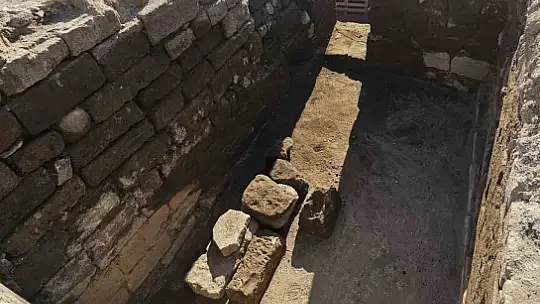 Melikgazi Medresesi kazısı için yaya yolu kapatılıyor