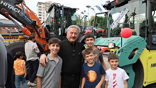 Melikgazi'nin 48 yeni aracı çocuk şenliğiyle tanıtıldı