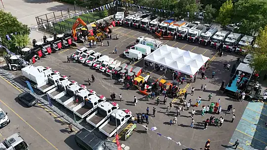 Melikgazi'nin 48 yeni aracı çocuk şenliğiyle tanıtıldı